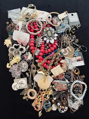 3 POUNDS WEARABLE JEWELRY